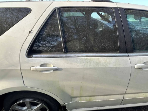 Cadillac SRX 2005 White Used Parts - Image 7