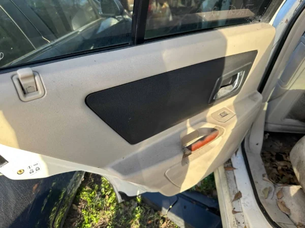 Cadillac SRX 2005 White Used Parts - Image 9