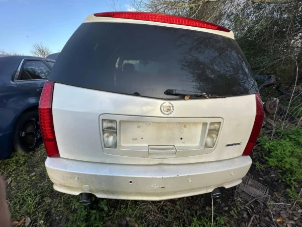 Cadillac SRX 2005 White Used Parts - Image 12