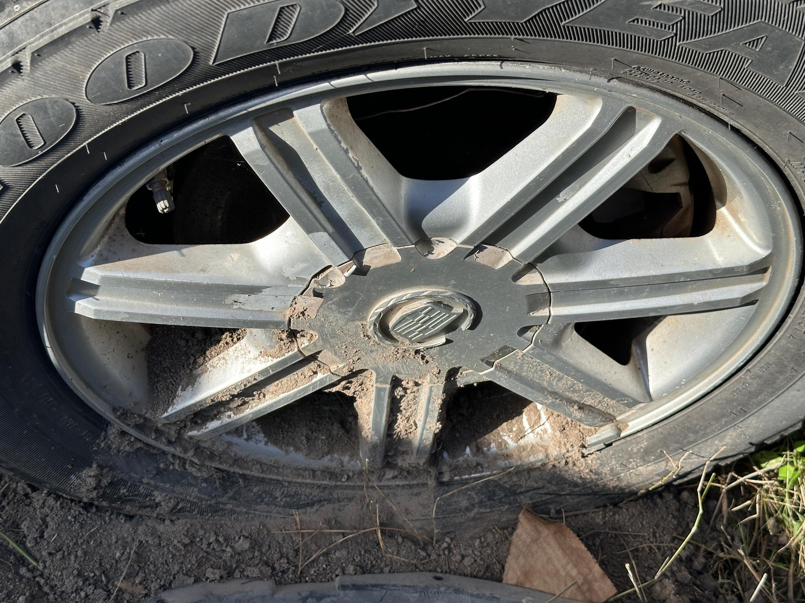 2004 Cadillac SRX Silver Used Parts - Image 45