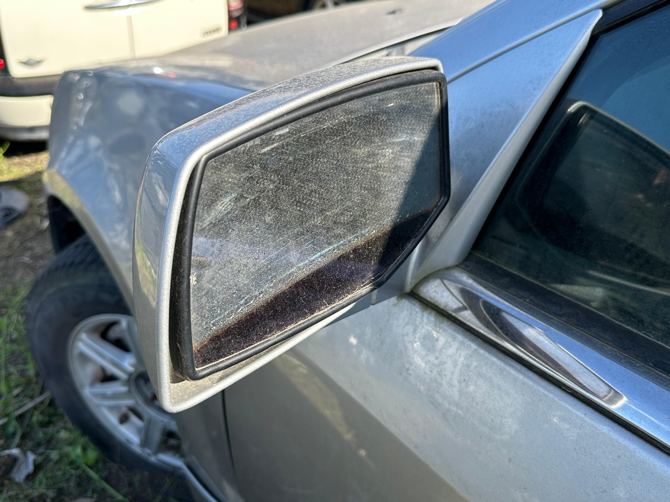 2004 Cadillac SRX Silver Used Parts - Image 26